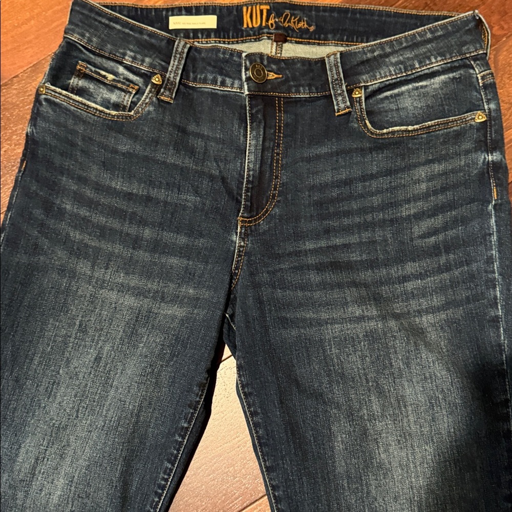 Kut firm the Kloth Nikki mid rise ankle flare jean with raw edge - Picture 9 of 11